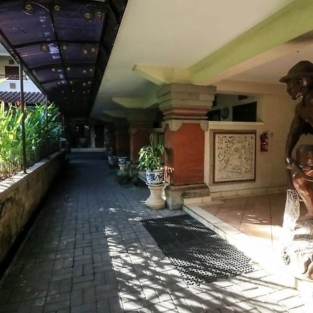 Legian Beach Hotel Kuta Lombok Esterno foto