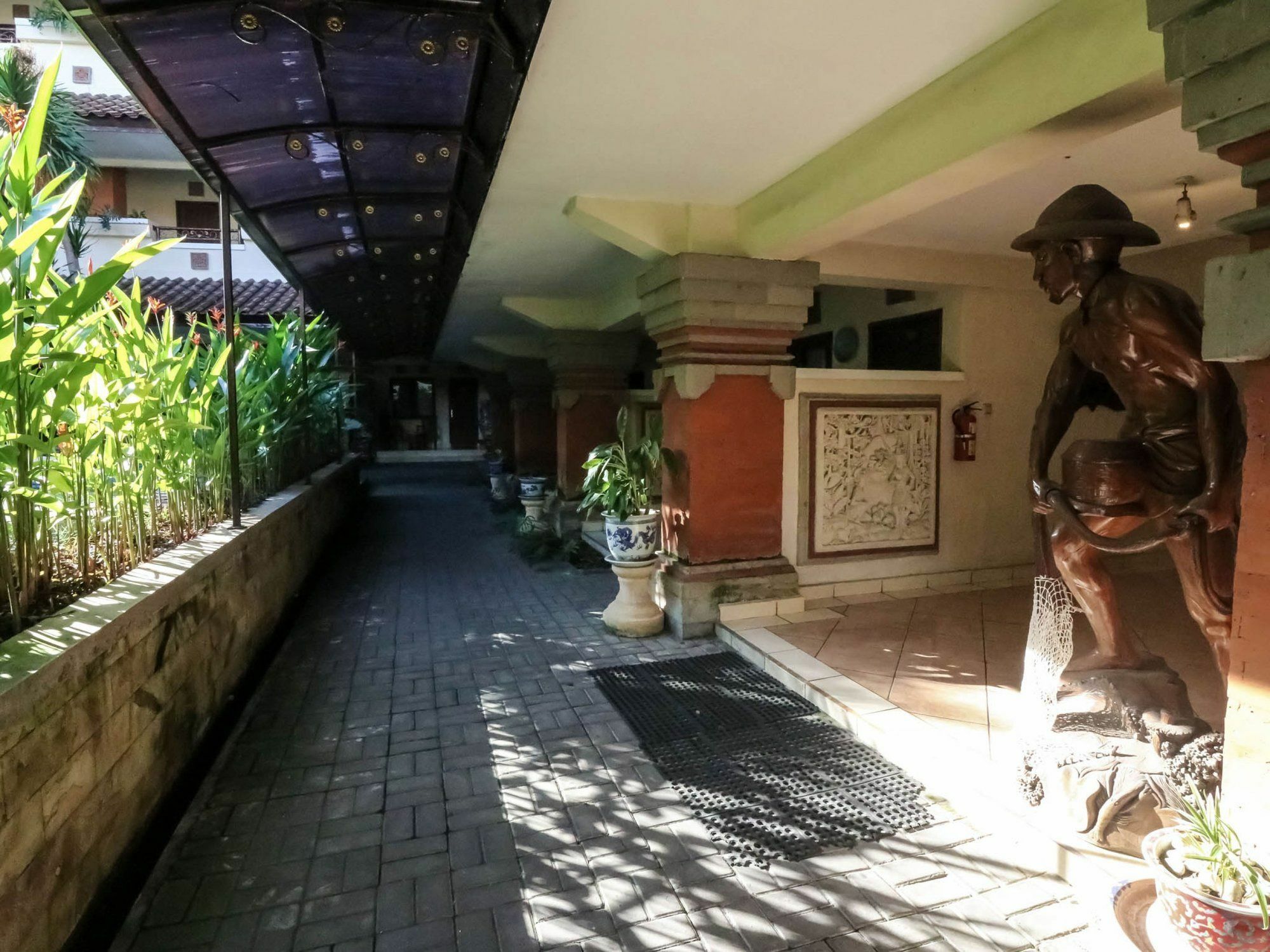 Legian Beach Hotel Kuta Lombok Esterno foto